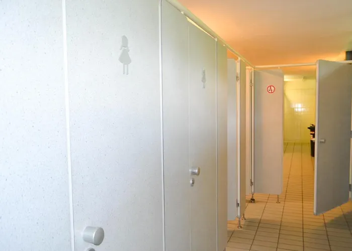 Oktoberfest On A Budget Including Breakfast אתר קמפינג *